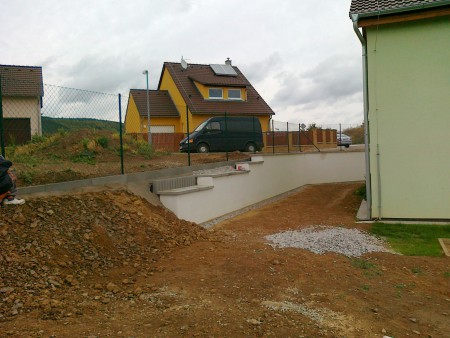 Opěrná stěna, plot